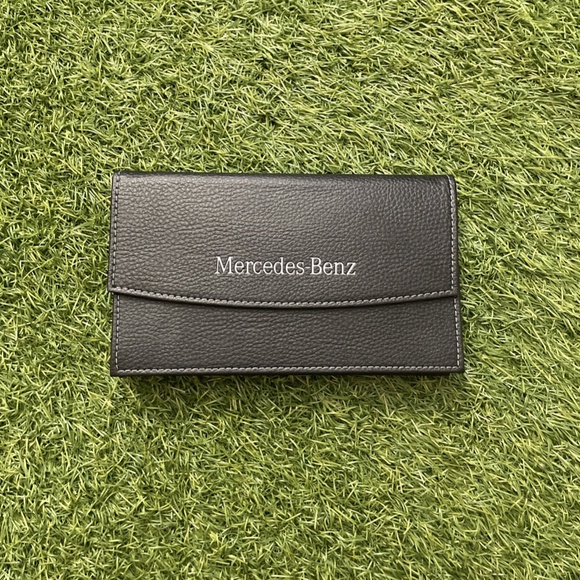 2020 Mercedes-Benz C-Class Sedan Owners Manual (C300 4MATIC 2.0L, C300 2.0L) - Picture 9 of 11